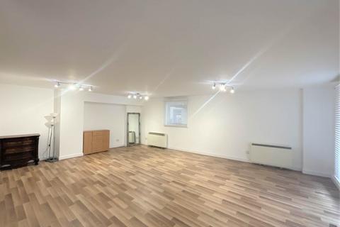 2 bedroom flat to rent, Lowestoft Mews, London,
