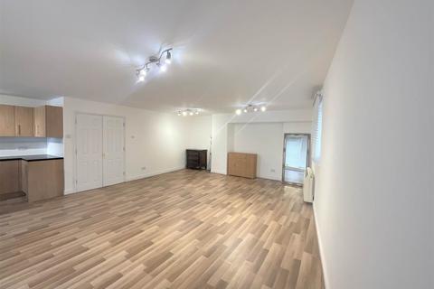 2 bedroom flat to rent, Lowestoft Mews, London,