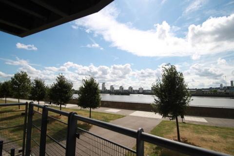 2 bedroom flat to rent, Lowestoft Mews, London,