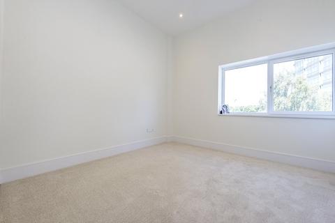 2 bedroom flat to rent, Manhattan House, Manhattan Business Park, West Gate, W5