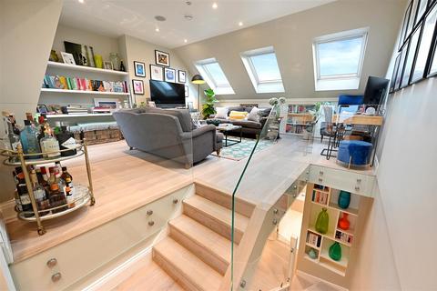 2 bedroom maisonette for sale, Ormiston Grove, London W12