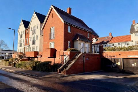 1 bedroom maisonette to rent, Flat , The Square, Chatham Way, Brentwood