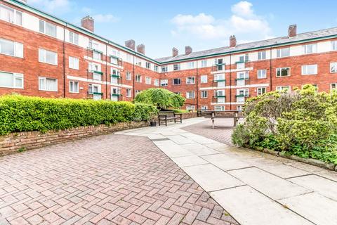 2 bedroom flat to rent, Eccles New Road, Salford, M5