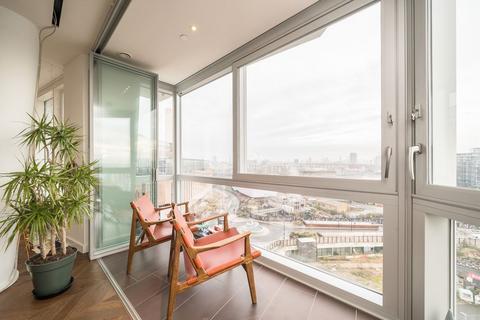 3 bedroom flat for sale, Prospect Way, London SW11