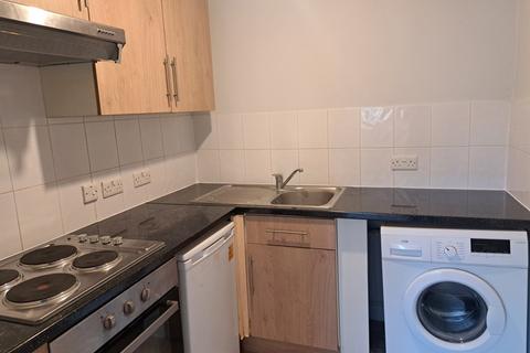 Studio to rent, Woodville Road Thornton Heath CR7 8LH