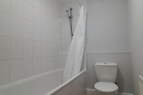 Studio to rent, Woodville Road Thornton Heath CR7 8LH