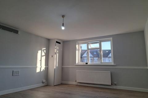 Studio to rent, Woodville Road Thornton Heath CR7 8LH