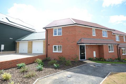 3 bedroom detached house to rent, Rana Drive, Church Crookham, Fleet, GU52