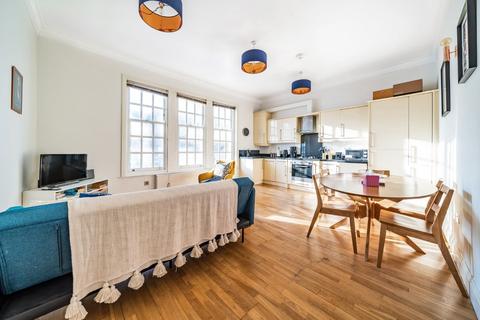 2 bedroom flat for sale, Chiswick High Road, Chiswick, London, W4