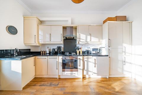 2 bedroom flat for sale, Chiswick High Road, Chiswick, London, W4
