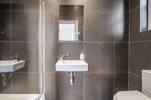 2 bedroom flat for sale, Chiswick High Road, Chiswick, London, W4