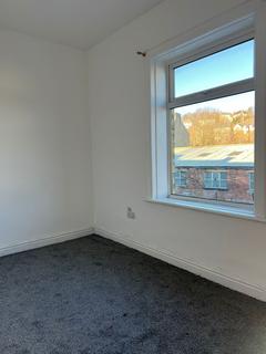 3 bedroom terraced house to rent, New Street, Paddock HD1