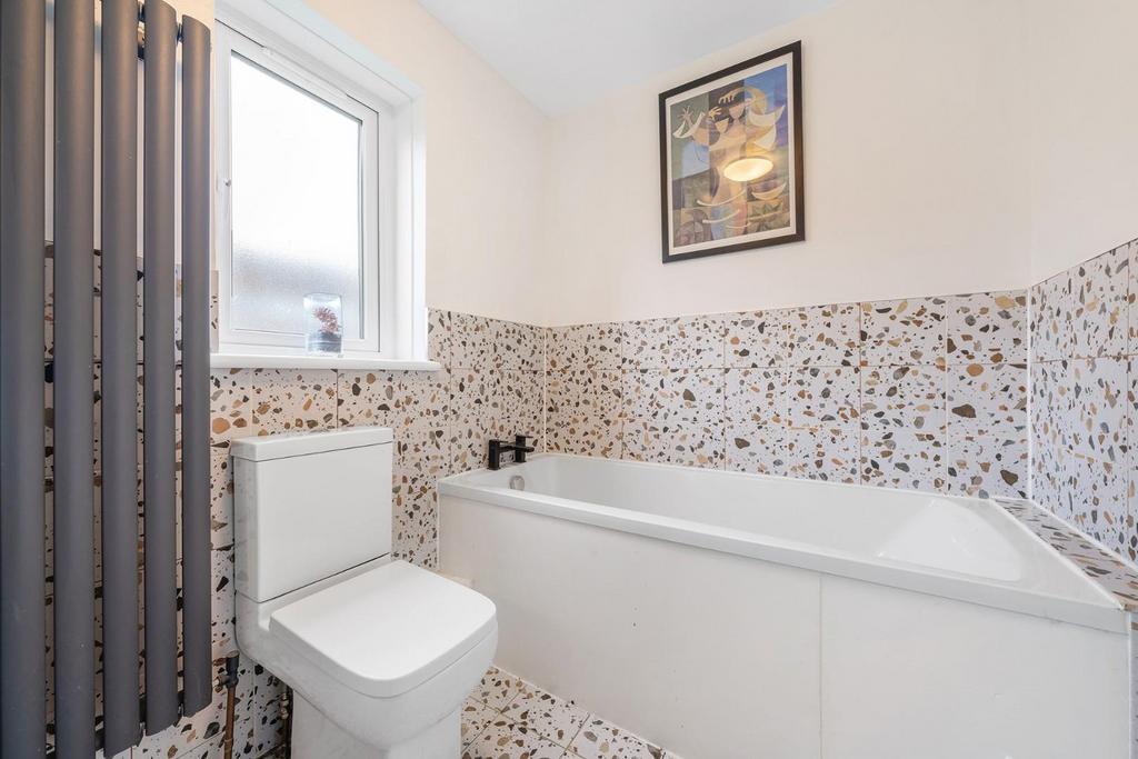 Bathroom (2).JPG
