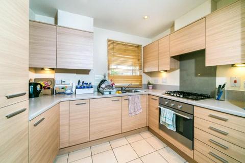 2 bedroom flat to rent, Tean House, Havergate Way, Reading, RG2