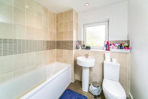 2 bedroom flat to rent, Tean House, Havergate Way, Reading, RG2