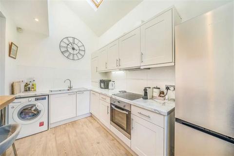 2 bedroom flat for sale, Concanon Road, London SW2