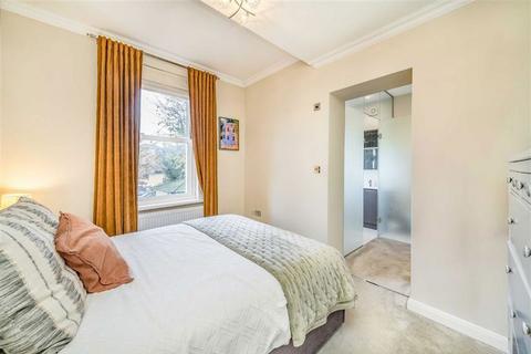 2 bedroom flat for sale, Concanon Road, London SW2