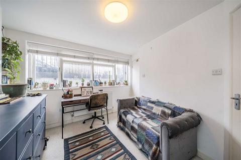 2 bedroom flat for sale, Coldharbour Lane, London SW9