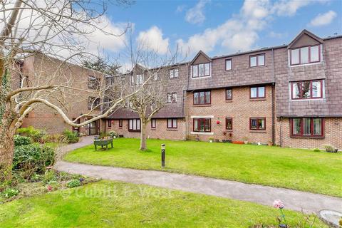1 bedroom ground floor flat for sale, East Street, Havant, Hampshire
