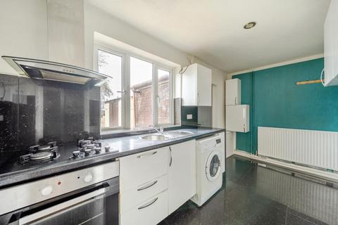 2 bedroom end of terrace house to rent, Penn Road,  Aylesbury,  HP21
