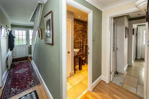 4 bedroom detached house for sale, Redwood Drive, Huddersfield HD2