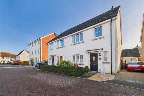 4 bedroom semi-detached house to rent, Hedge Sparrow Road, Stowmarket, IP14