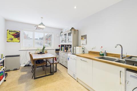 4 bedroom semi-detached house to rent, Hedge Sparrow Road, Stowmarket, IP14
