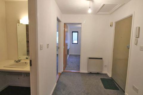 2 bedroom flat to rent, Woodhams Close, East Sussex