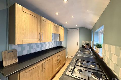 2 bedroom cottage to rent, Princes Street, Paignton, TQ3