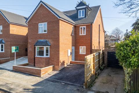 undefined, Neale Avenue, Kettering NN16