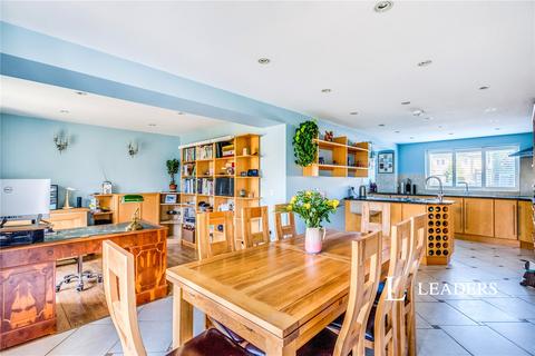5 bedroom detached house to rent, Bushey Row, Bampton, Oxfordshire, OX18