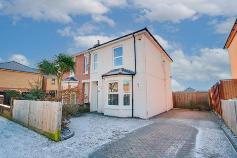 3 bedroom semi-detached house for sale, SHOLING! GUIDE PRICE £325,000 - £350,000! SOUTHERLY ASPECT GARDEN!