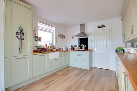 3 bedroom semi-detached house for sale, SHOLING! GUIDE PRICE £325,000 - £350,000! SOUTHERLY ASPECT GARDEN!