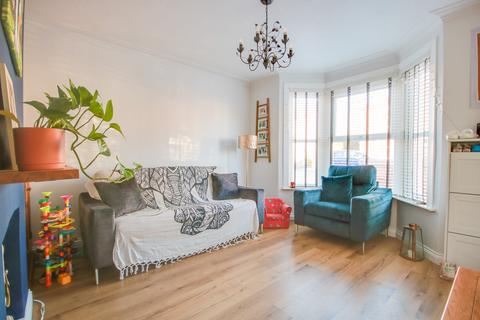 3 bedroom semi-detached house for sale, SHOLING! GUIDE PRICE £325,000 - £350,000! SOUTHERLY ASPECT GARDEN!