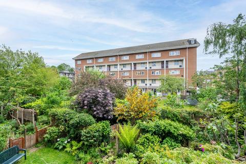 3 bedroom flat to rent, Walworth Place, Elephant and Castle, London, SE17