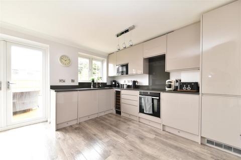 3 bedroom semi-detached house to rent, Tamar Close, Stevenage