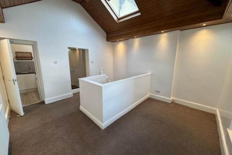 2 bedroom flat to rent, The Parade, Cardiff