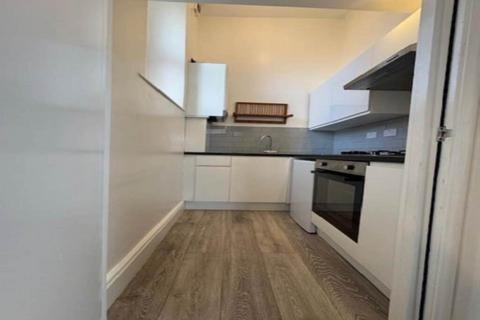 2 bedroom flat to rent, The Parade, Cardiff