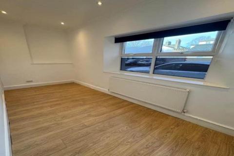 2 bedroom flat to rent, The Parade, Cardiff