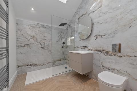 4 bedroom detached house for sale, The Oaks, St. Albans