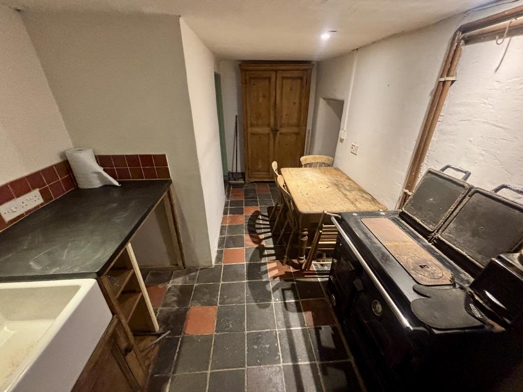 Kitchen (third image)