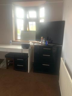 1 bedroom in a house share to rent, Glebelands Avenue, Ilford IG2