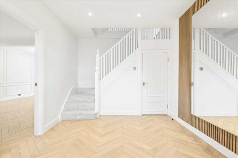 4 bedroom house to rent, Chesterfield Road, Chiswick, Chiswick