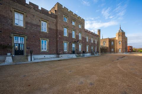 3 bedroom flat for sale, Parade Ground Path, London SE18