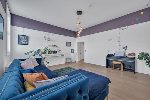 3 bedroom flat for sale, Parade Ground Path, London SE18