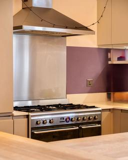 3 bedroom flat for sale, Parade Ground Path, London SE18