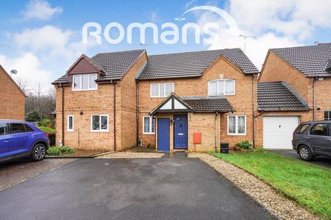 2 bedroom terraced house to rent, West Highland Road, Swindon, SN25