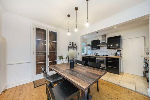 2 bedroom flat to rent, Burnbury Road, London SW12