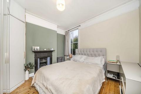 2 bedroom flat to rent, Burnbury Road, London SW12