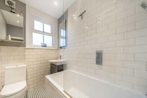 2 bedroom flat to rent, Burnbury Road, London SW12